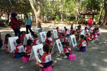 Kegiatan Learning Outdoor Mewarna di Taman Kota 1 mewarna_taman_kota